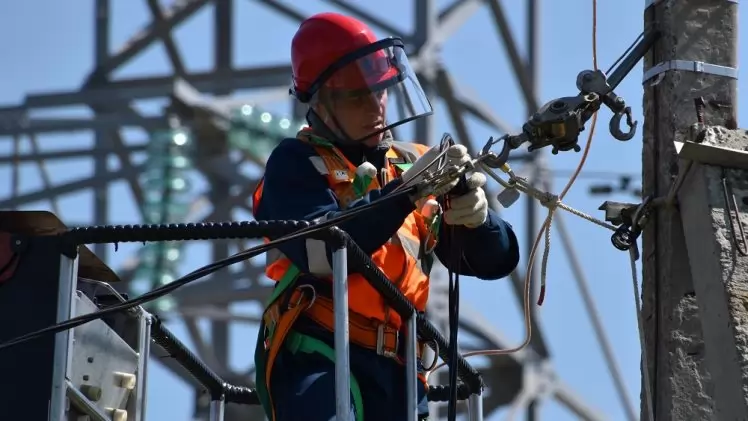 A norma regulamentadora 10 visa salvar vidas de colaboradores que trabalham em áreas com instalações elétricas. Entenda o que aprenderá no curso online!